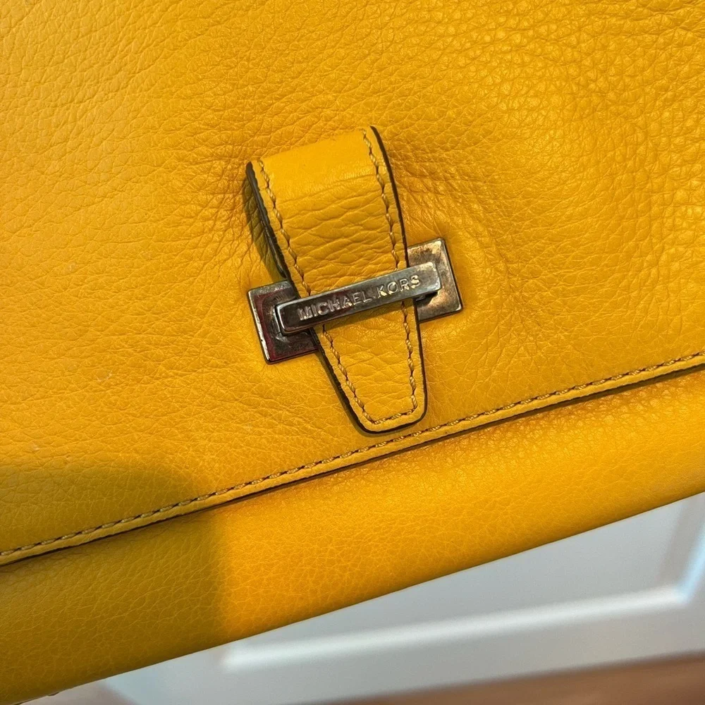 Michael Kors flap minimalist